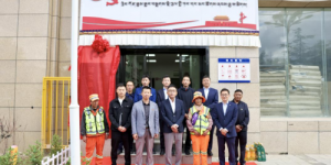 政企携手暖民心！浦发银行拉萨分行“爱心服务站”正式揭牌启用