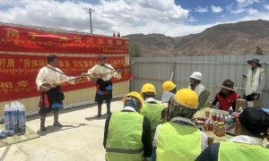 民族团结一家亲 灾后重建心连心——高原上的别样端午节